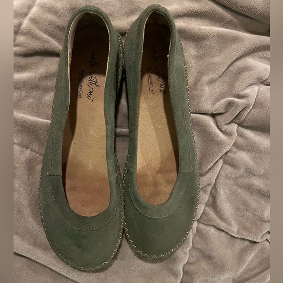 Coldwater Creek Sage Green Flats Women Size 9 - Picture 1 of 6